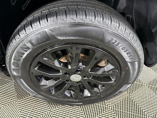 Granite Crystal Clearcoat Metallic 2019 Jeep Cherokee Latitude Plus