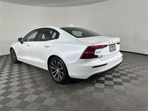 2021 Volvo S60 T5 Momentum