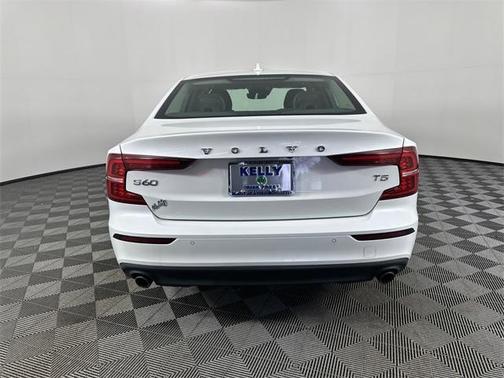 2021 Volvo S60 T5 Momentum