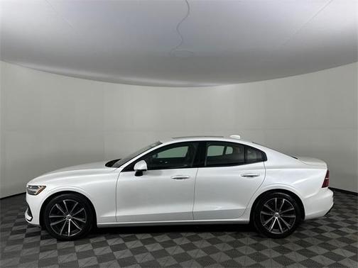 2021 Volvo S60 T5 Momentum