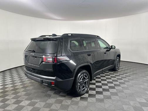 Diamond Black 2026 Jeep Cherokee LAREDO/LIMITED