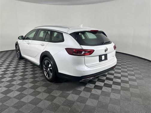 2019 Buick Regal TourX Essence