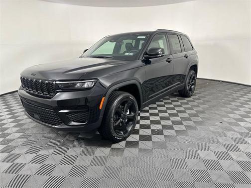 2025 Jeep Grand Cherokee Laredo