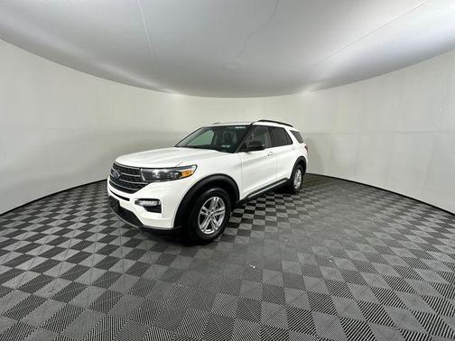 White Metallic 2022 Ford Explorer XLT