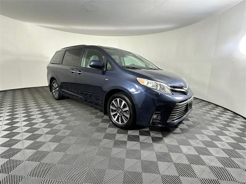 2020 Toyota Sienna XLE