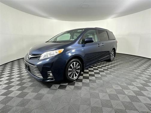 2020 Toyota Sienna XLE