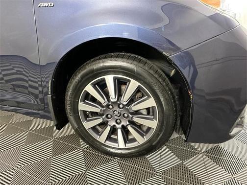 2020 Toyota Sienna XLE