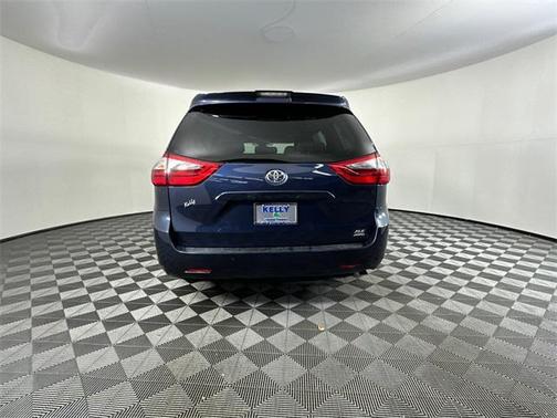 2020 Toyota Sienna XLE