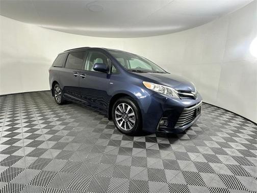 2020 Toyota Sienna XLE