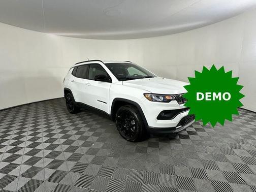 Bright White Clearcoat 2026 Jeep Compass Latitude