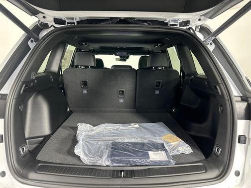 Bright White Clearcoat 2026 Jeep Grand Cherokee Laredo