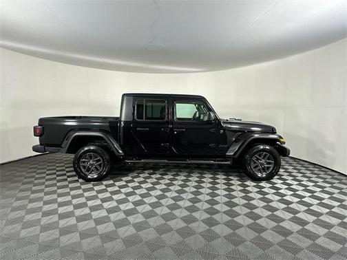 2024 Jeep Gladiator Sport