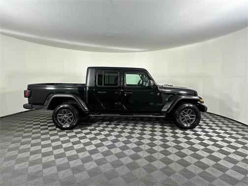 2024 Jeep Gladiator Sport