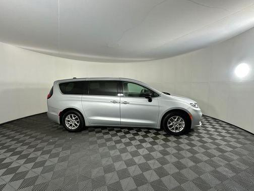 Silver Mist Clearcoat 2024 Chrysler Pacifica Touring-L