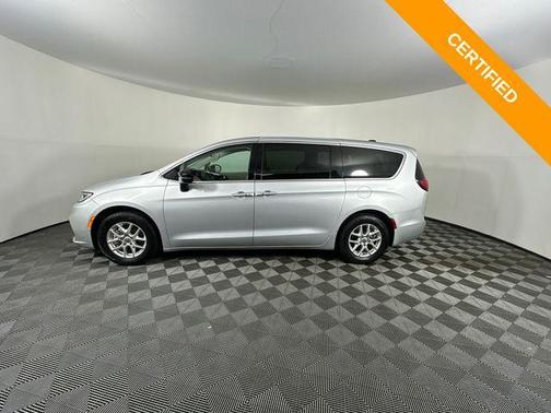 Silver Mist Clearcoat 2024 Chrysler Pacifica Touring-L
