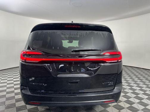 PXJ 2027 Chrysler Pacifica LIMITED