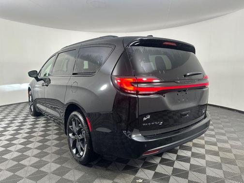 PXJ 2027 Chrysler Pacifica LIMITED