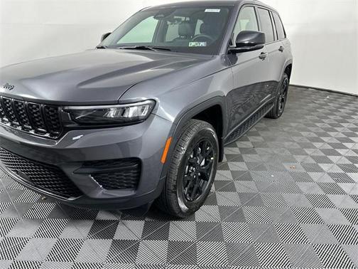 2025 Jeep Grand Cherokee Laredo