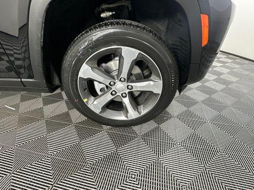 Diamond Black 2026 Jeep Grand Cherokee Limited
