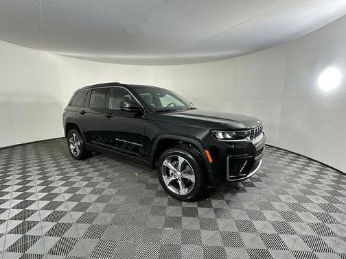 Diamond Black 2026 Jeep Grand Cherokee Limited