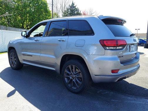 Photo 4 of 32 of 2018 Jeep Grand Cherokee High Altitude