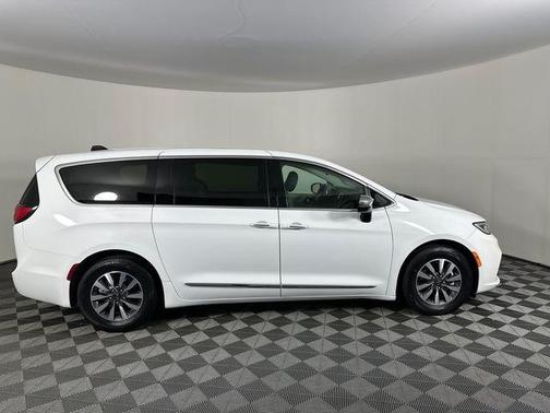 Bright White Clearcoat 2023 Chrysler Pacifica Hybrid Limited