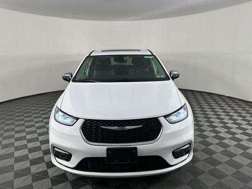 Bright White Clearcoat 2023 Chrysler Pacifica Hybrid Limited