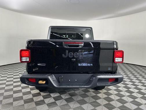 Black Clearcoat 2026 Jeep Gladiator 85th Anniversary Edition