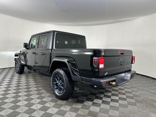 Black Clearcoat 2026 Jeep Gladiator 85th Anniversary Edition