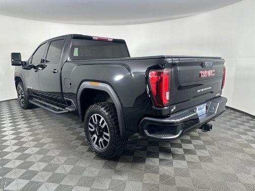 Onyx Black 2022 GMC Sierra 2500 AT4