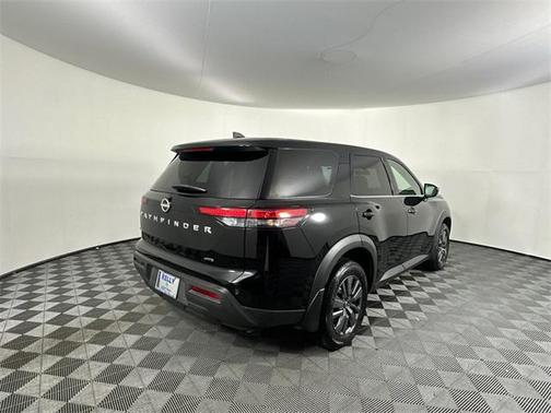 2024 Nissan Pathfinder S