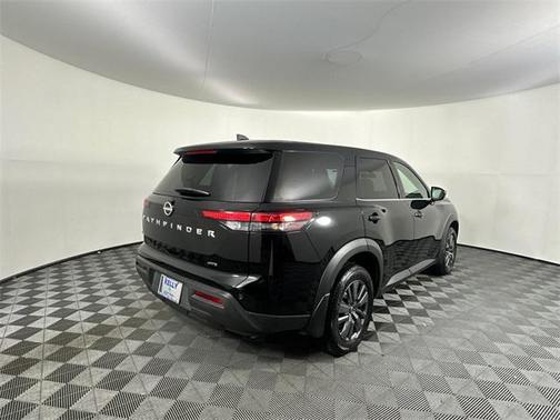2024 Nissan Pathfinder S