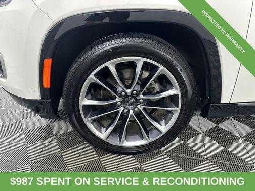 Luxury White Pearlcoat 2022 Jeep Wagoneer Series III