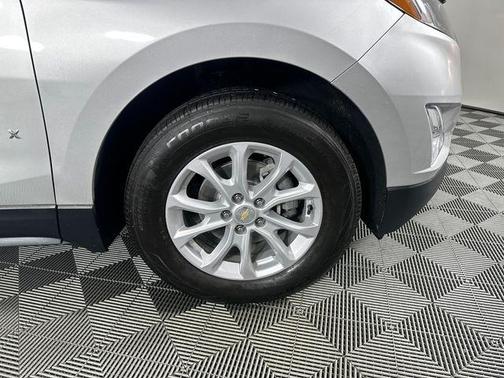 Silver Ice Metallic 2021 Chevrolet Equinox LS