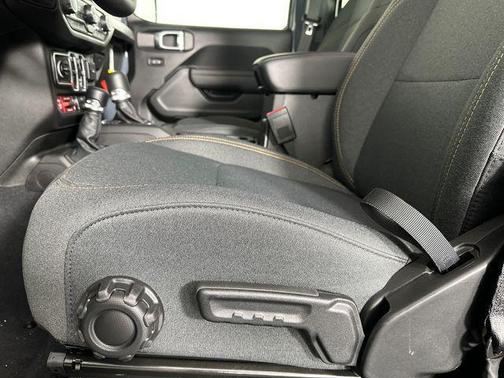 Anvil Clearcoat 2026 Jeep Wrangler Sport