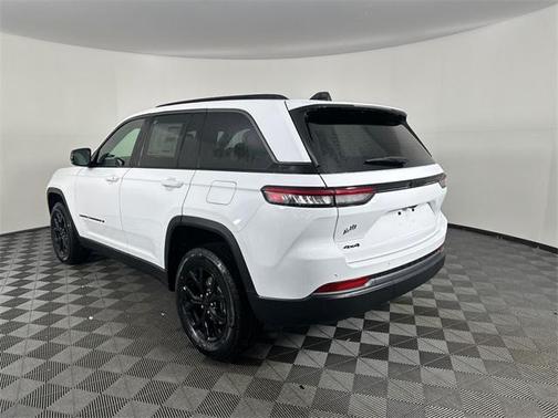 2026 Jeep Grand Cherokee Laredo