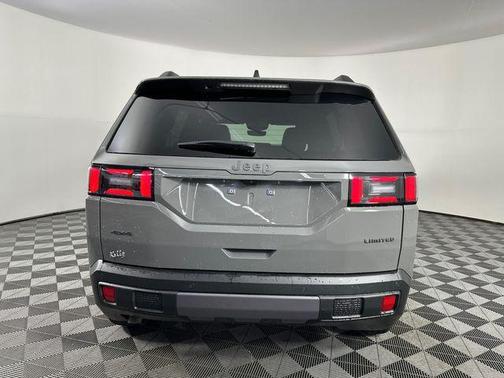 Sting Gray Clearcoat 2026 Jeep Cherokee LAREDO/LIMITED