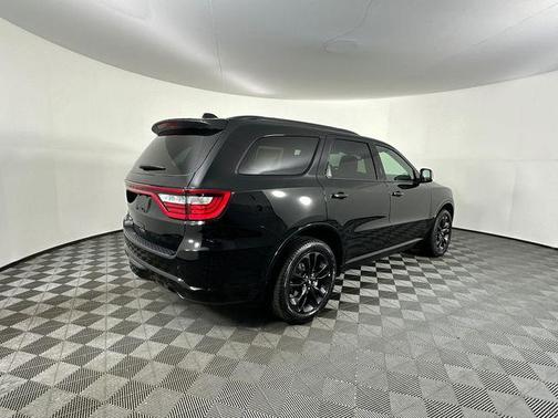 DB Black Crystal Clearcoat 2026 Dodge Durango GT