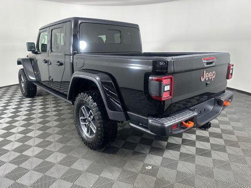 Black Clearcoat 2026 Jeep Gladiator Mojave