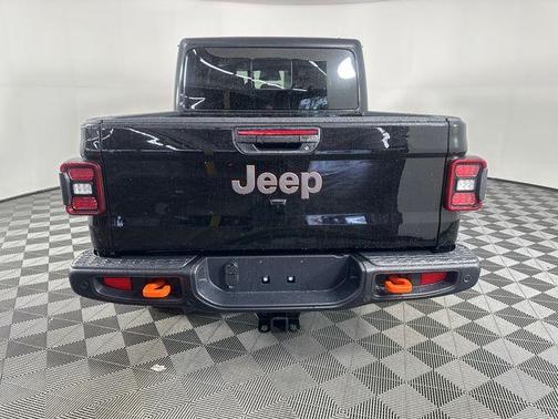 Black Clearcoat 2026 Jeep Gladiator Mojave