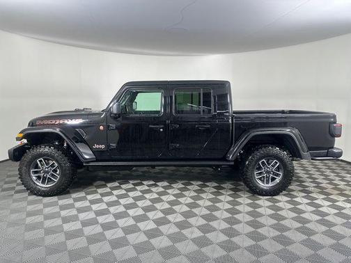 Black Clearcoat 2026 Jeep Gladiator Mojave
