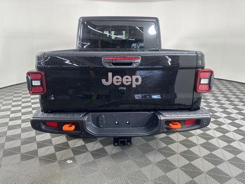 Black Clearcoat 2026 Jeep Gladiator Mojave