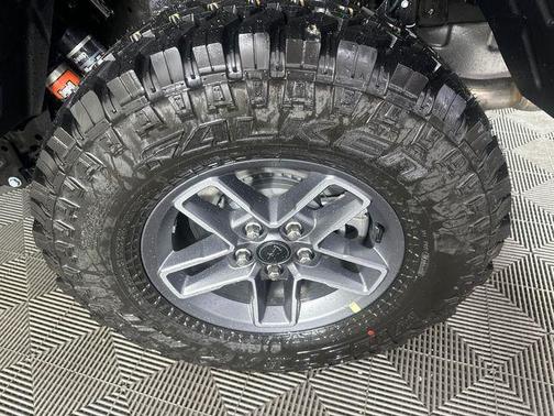 Black Clearcoat 2026 Jeep Gladiator Mojave