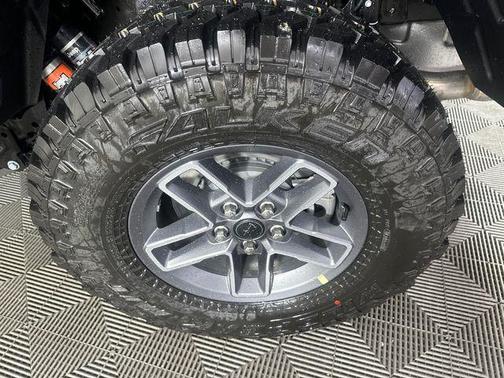Black Clearcoat 2026 Jeep Gladiator Mojave