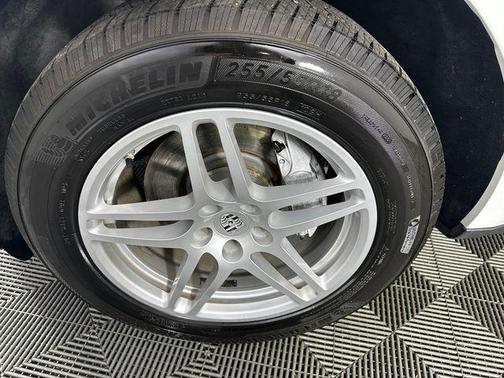 2020 Porsche Macan Base