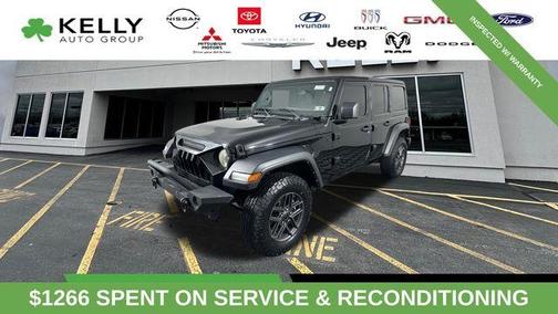 Black Clearcoat 2021 Jeep Wrangler Unlimited Sport Altitude