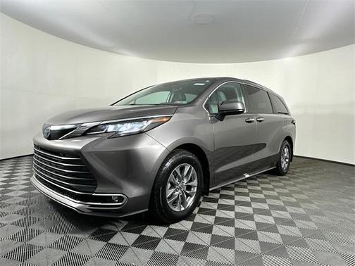 2022 Toyota Sienna XLE