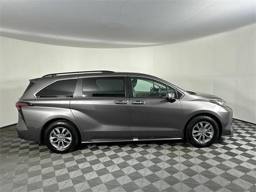 2022 Toyota Sienna XLE