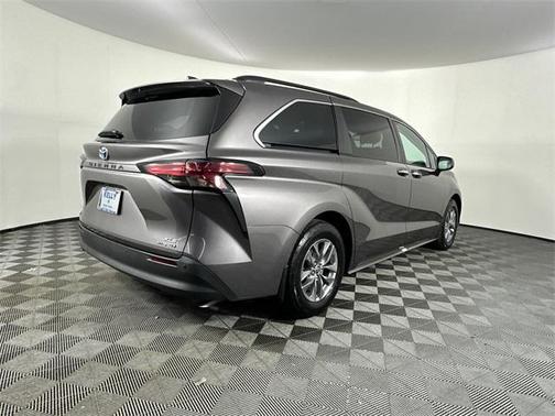 2022 Toyota Sienna XLE