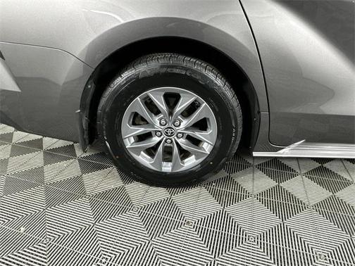 2022 Toyota Sienna XLE